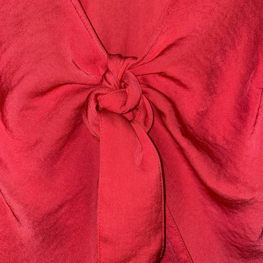 EXPRESS Red Tie Front Cropped Blouse (S) - Picture 3 of 6